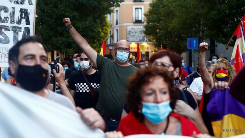 Protesters call for end to Spanish monarchy after former king's exit
