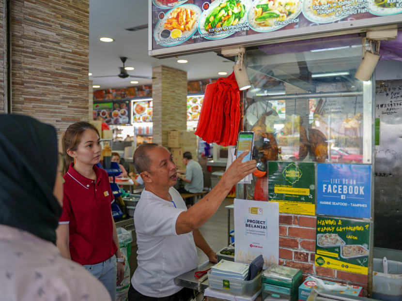 Staff of Habibie Seafood, at the coffee shop of Block 829 Tampines Street 81, demonstrating the seamless claiming process. Staff of Habibie Seafood, at the coffee shop of Block 829 Tampines Street 81, demonstrating the seamless claiming process.