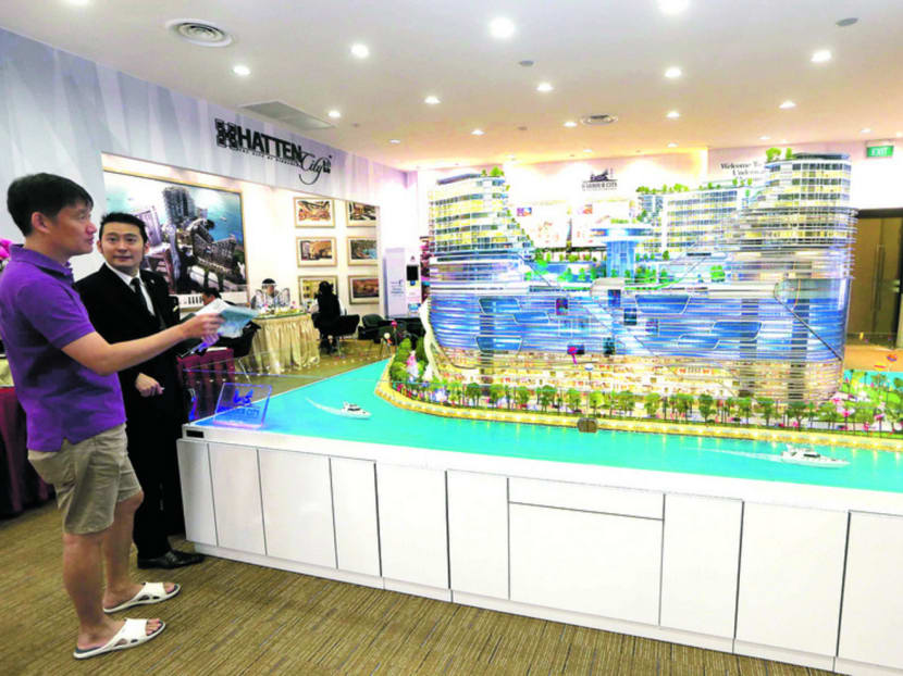 A model of Harbour City@Pulau Melaka at a roadshow in Singapore yesterday. After only two roadshows, more than 60 Singaporeans have pumped their money into retail and hotel units at the complex, said its developer Hatten Group. Photo: Ooi Boon Keong