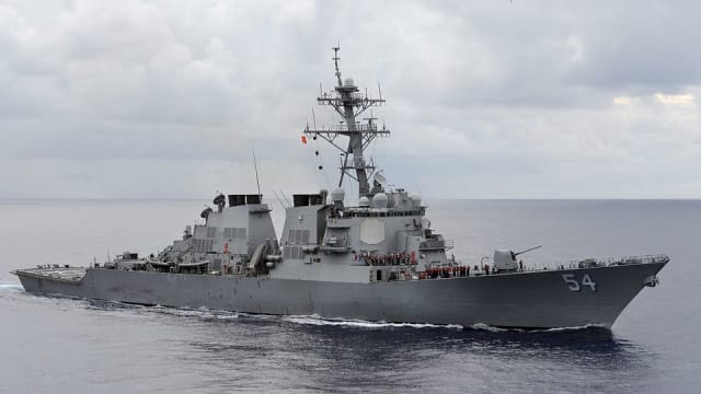 中国指美国军舰非法闯入中方南海海域