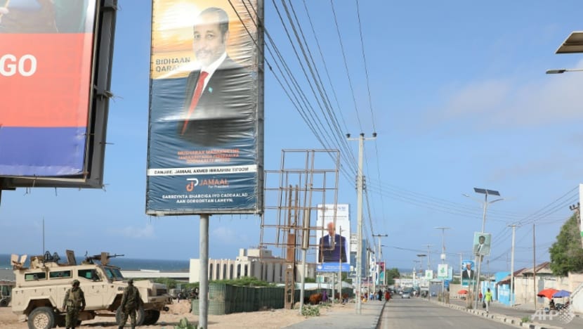 Somalia's leader battles his predecessor for presidency Somalia's leader battles his predecessor for presidency
