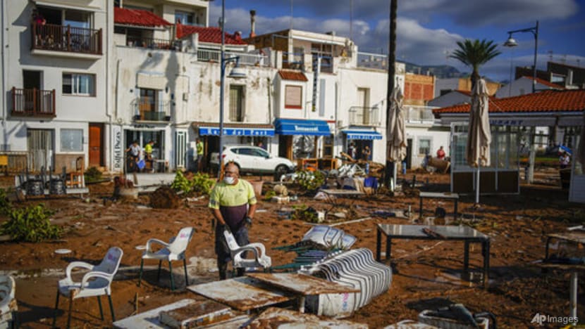 Floods sweep cars into sea, damage homes in northeast Spain Floods sweep cars into sea, damage homes in northeast Spain