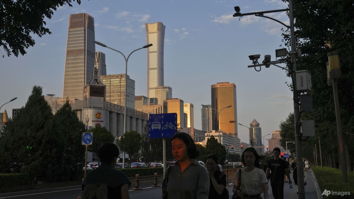 中国称经济复苏“残酷”，但将证明西方批评者“错误”。