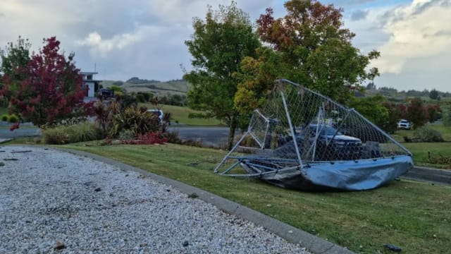 龙卷风罕见接连登陆新西兰 造成房屋受损