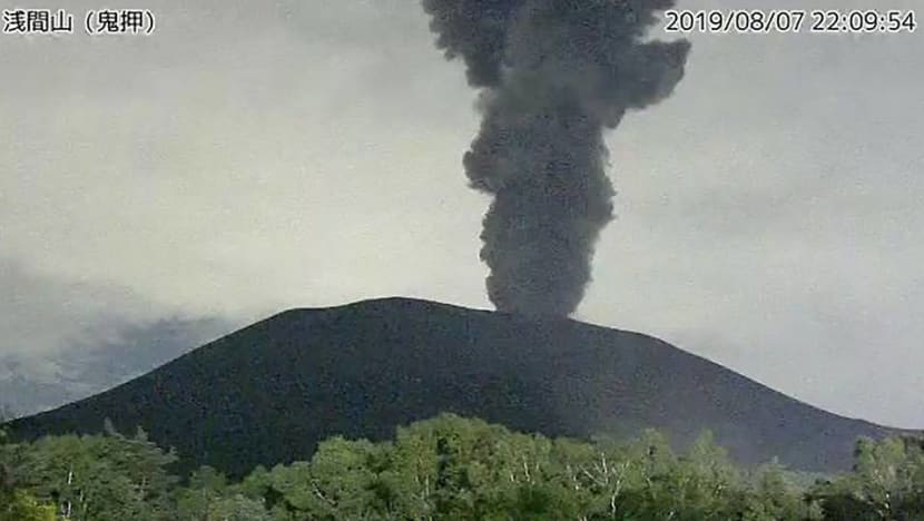 Volcano near Tokyo erupts, prompting warnings Volcano near Tokyo erupts, prompting warnings