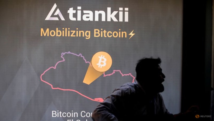 Tumbling bitcoin overshadows El Salvador's crypto conference Tumbling bitcoin overshadows El Salvador's crypto conference