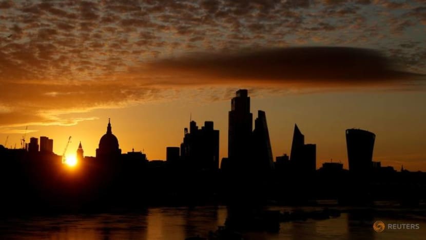 Who needs to sit next to a trader? Asset managers embrace outsourcing Who needs to sit next to a trader? Asset managers embrace outsourcing