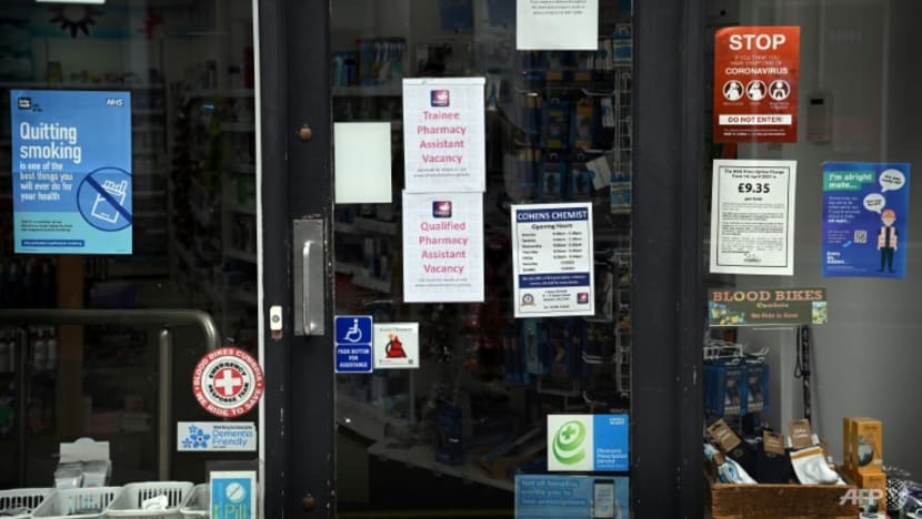 UK unemployment climbs as inflation weighs on economy