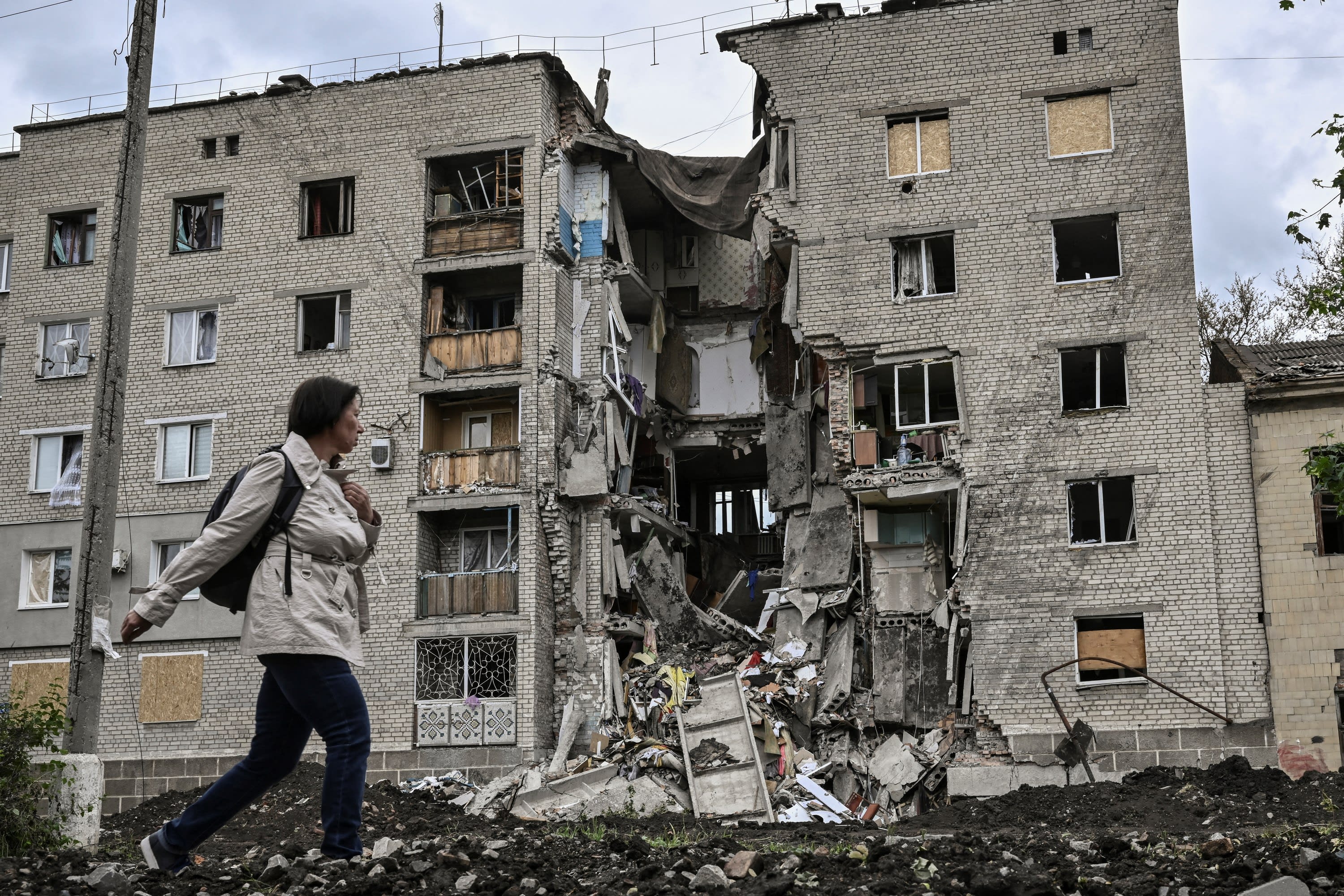 EU oil embargo 'in days' as Ukraine isolation drives Russia closer to