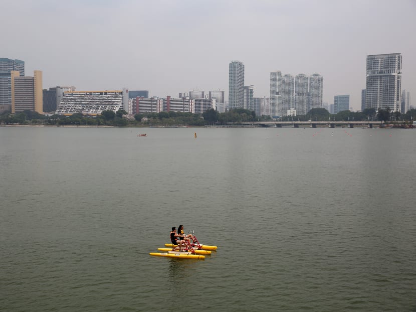 People doing water activities at the Kallang River against a hazy skyline at around noon on Sept 15, 2019. The PSI reading at that time was 108 in the central region of Singapore.