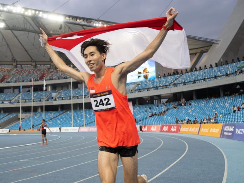 Soh clinched a silver medal in the Southeast Asian Games' men’s 10,000m race at the Morodok Techo National Stadium on May 11, 2023. 
