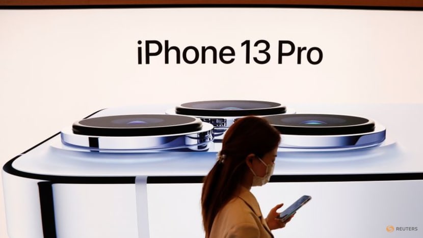 How Apple is gaining smartphone customers during a chip shortage How Apple is gaining smartphone customers during a chip shortage