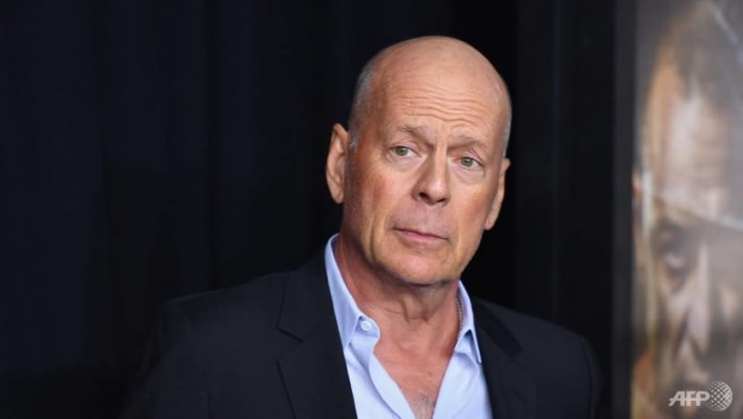 Bruce Willis admits making ‘error in judgement’ after getting caught without mask Bruce Willis admits making ‘error in judgement’ after getting caught without mask