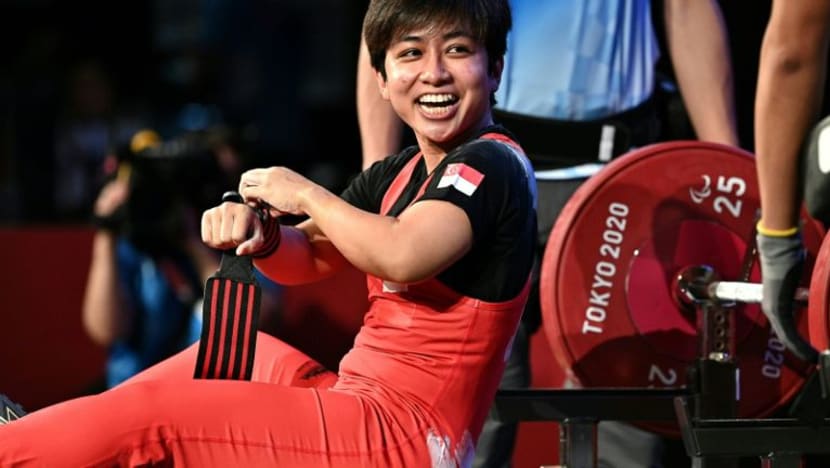 Sukan Komanwel: Pemain badminton negara Terry Hee, atlit angkat berat Nur'Aini dipilih pembawa bendera kontinjen Singapura Sukan Komanwel: Pemain badminton negara Terry Hee, atlit angkat berat Nur'Aini dipilih pembawa bendera kontinjen Singapura