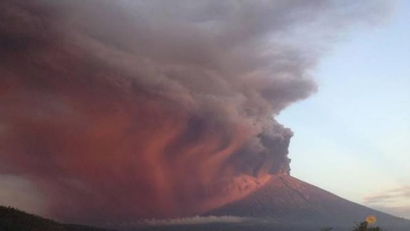 Terkandas di Bali kerana letusan Gunung Berapi Agung? Ini 4 cara untuk pulang ke S'pura