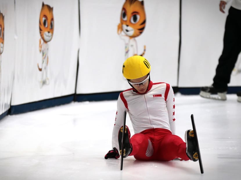 Lucas Ng reacts after falling during the SEA Games mens speed skating 500m finals heats on August 29, 2017. Photo: Jason Quah/TODAY