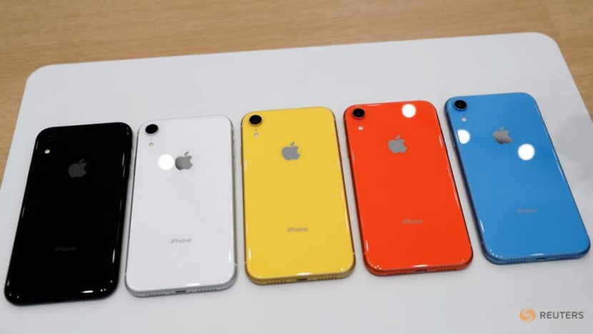 Apple replacing retail boss as pressure on for sales Apple replacing retail boss as pressure on for sales