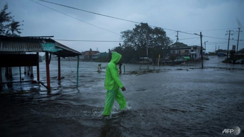 Hurricane Grace unleashes severe flooding in Mexico, killing 8 Hurricane Grace unleashes severe flooding in Mexico, killing 8