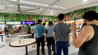Long Queue, 1.5 Hours’ Wait At Botak Jones’ Comeback Outlet Opening Day