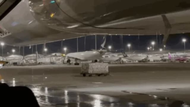 国泰航空客机又故障 水箱泄漏导致航班延误