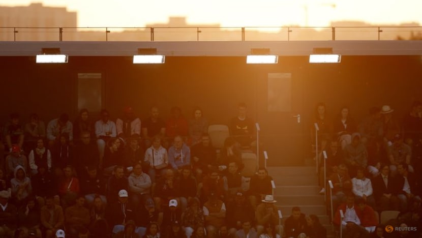 Tennis: Top seed Alcaraz pummels Shapovalov to reach fourth round 