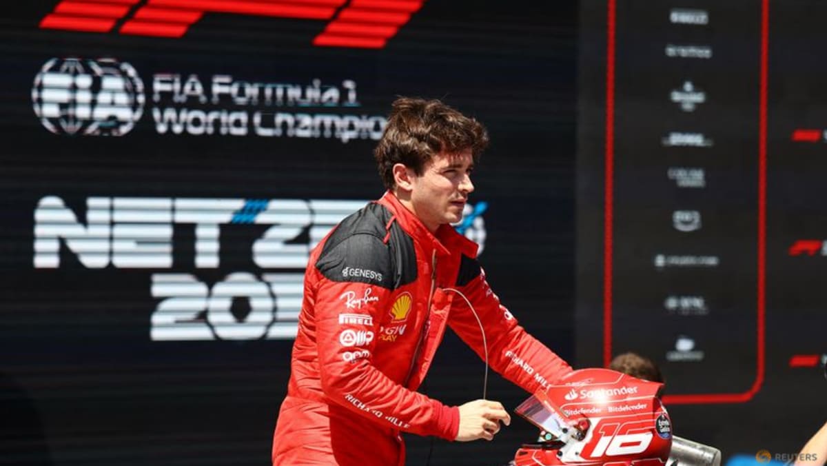 Leclerc menyelesaikan pole double di Baku meski mengalami kecelakaan