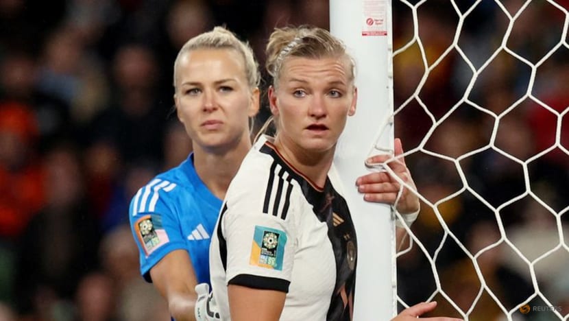Popp shines on return to world stage after missing Euros final