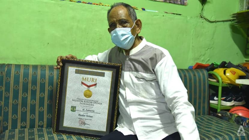 Pesilat tertua Indonesia membuktikan bahwa usia hanyalah angka Pesilat tertua Indonesia membuktikan bahwa usia hanyalah angka