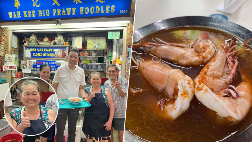 Netizens Astonished To See Famously Moody Wah Kee Prawn Mee Hawker Smiling In Photo With MP Melvin Yong Netizens Astonished To See Famously Moody Wah Kee Prawn Mee Hawker Smiling In Photo With MP Melvin Yong