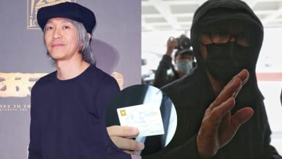 Stephen Chow Signs Autograph, Jokes With Fans Outside Packed Courtroom Where He’s Being Sued For S$12.1mil By Ex-Girlfriend