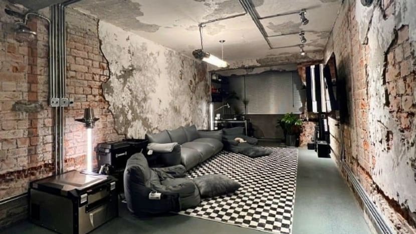 This Newly-Renovated Apartment Has Gone Viral For What Netizens Are Calling A "Post-War Interior Style"
