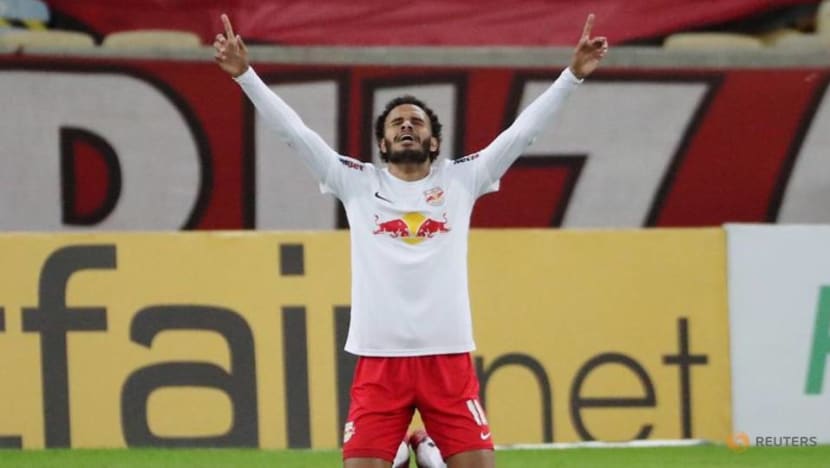 Soccer-Injury time goal hands Flamengo first defeat in Brazil Soccer-Injury time goal hands Flamengo first defeat in Brazil