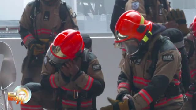 口试练习：年轻志愿消防员充满救人使命感