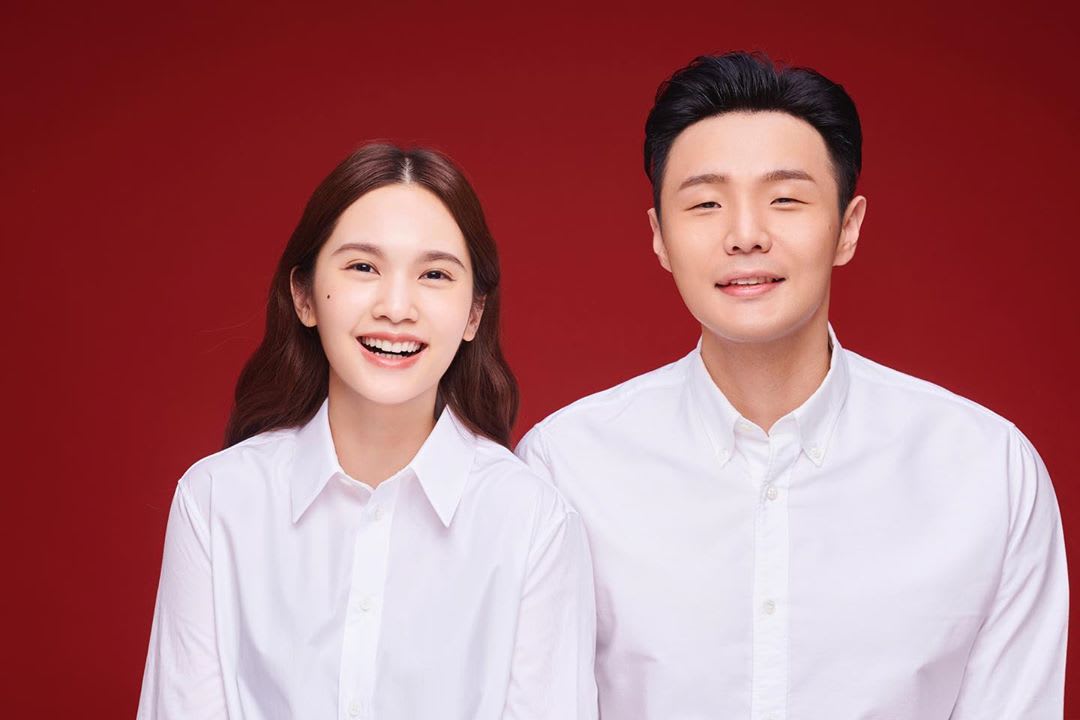 Rainie Yang & Li Ronghao Are Officially Married; She Tells Everyone Not To Expect “The Wedding Of The Century”
