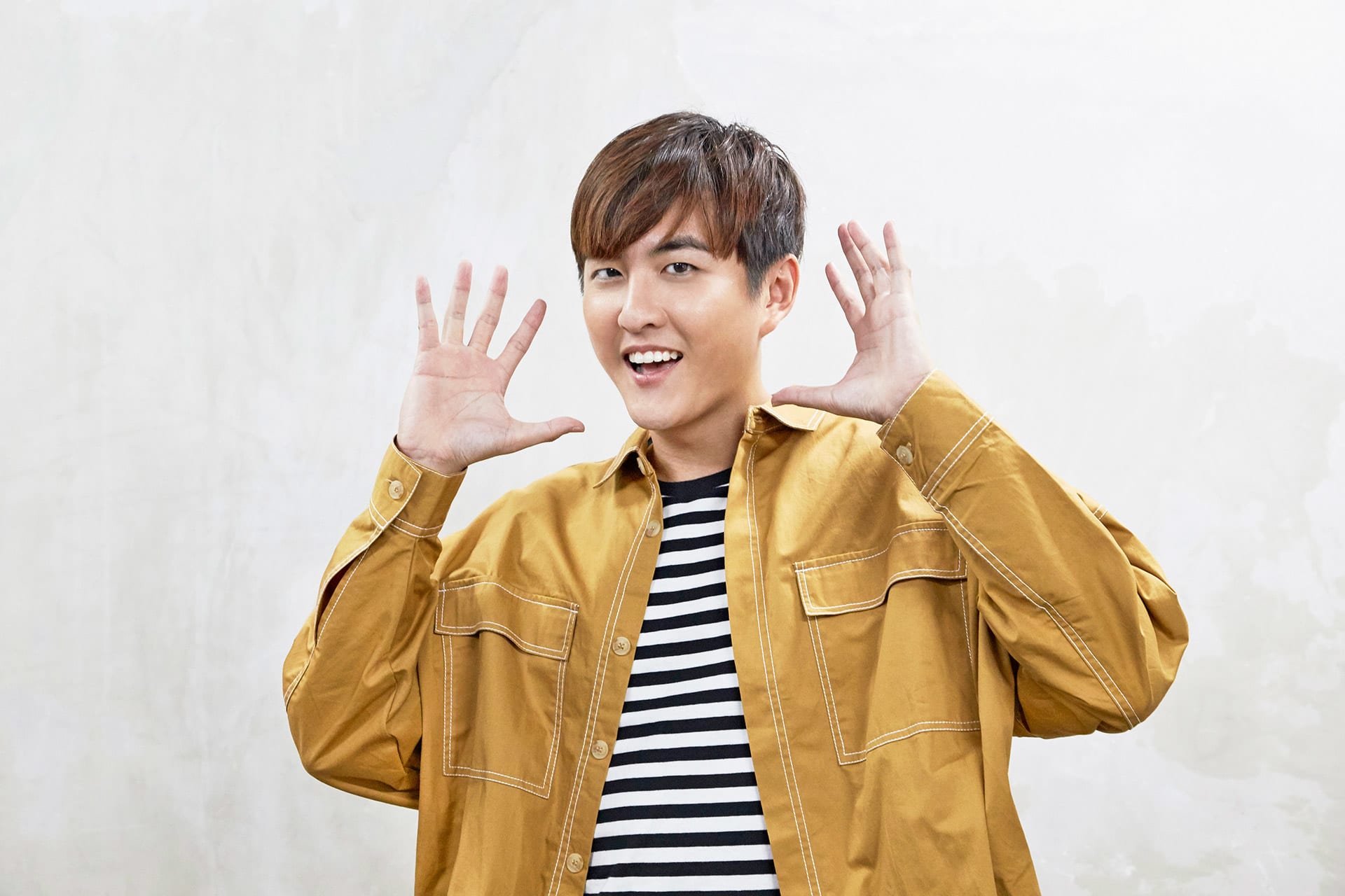 Taiwan-based Local Singer Huang Jinglun Was Once So Broke, He Had Negative Balance In His Bank Account Taiwan-based Local Singer Huang Jinglun Was Once So Broke, He Had Negative Balance In His Bank Account