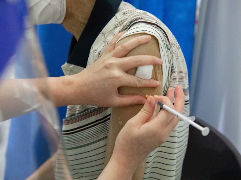 2 doses of Pfizer-BioNTech vaccine plus Moderna booster jab has ‘slight edge’ in reducing Covid-19 risk: MOH study 2 doses of Pfizer-BioNTech vaccine plus Moderna booster jab has ‘slight edge’ in reducing Covid-19 risk: MOH study