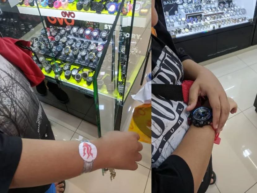 Facebook user Mfa Bob said in the post that he couldn’t control his emotions after meeting the street vendor and his wheelchair-bound uncle, as he was stunned to see the young boy wearing a watch that was made from a piece of cut paper.