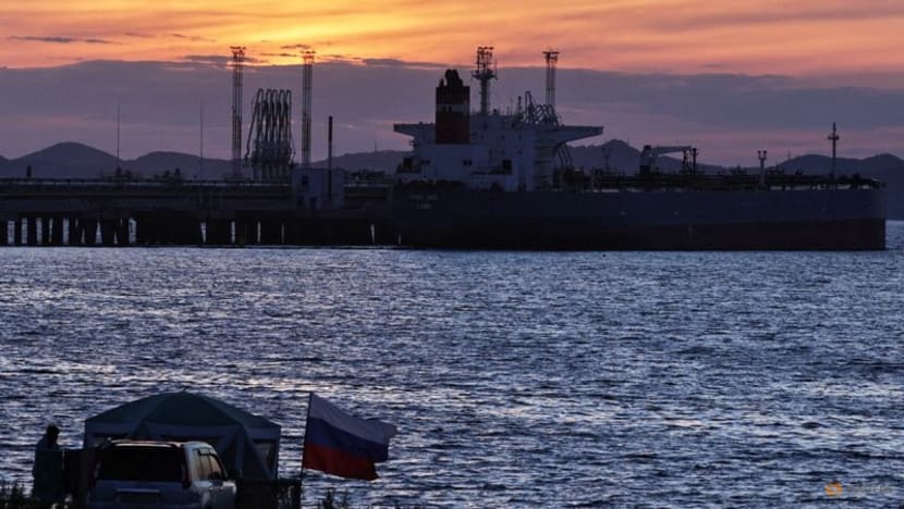 Oil ends year of wild price swings with 2nd straight annual gain Oil ends year of wild price swings with 2nd straight annual gain