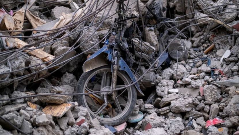 Hopes for quake survivors dwindle as storm lashes Haiti Hopes for quake survivors dwindle as storm lashes Haiti
