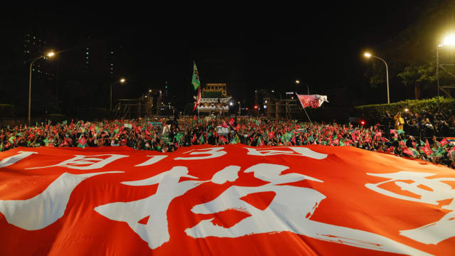 绿营凯道集会15万人现身 蔡英文：民主不能走回头路