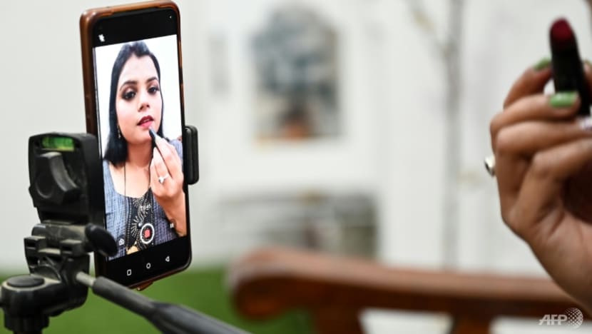 India's 'brown beauty' make-up influencers go global India's 'brown beauty' make-up influencers go global