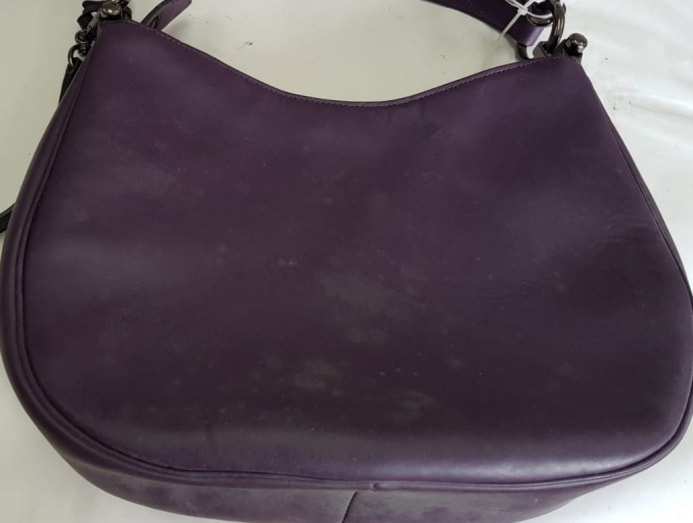 How to remove hot sale mould from leather bag