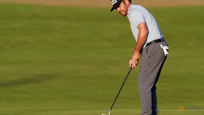 Golf-Oosthuizen keeps his cool to retain Open lead