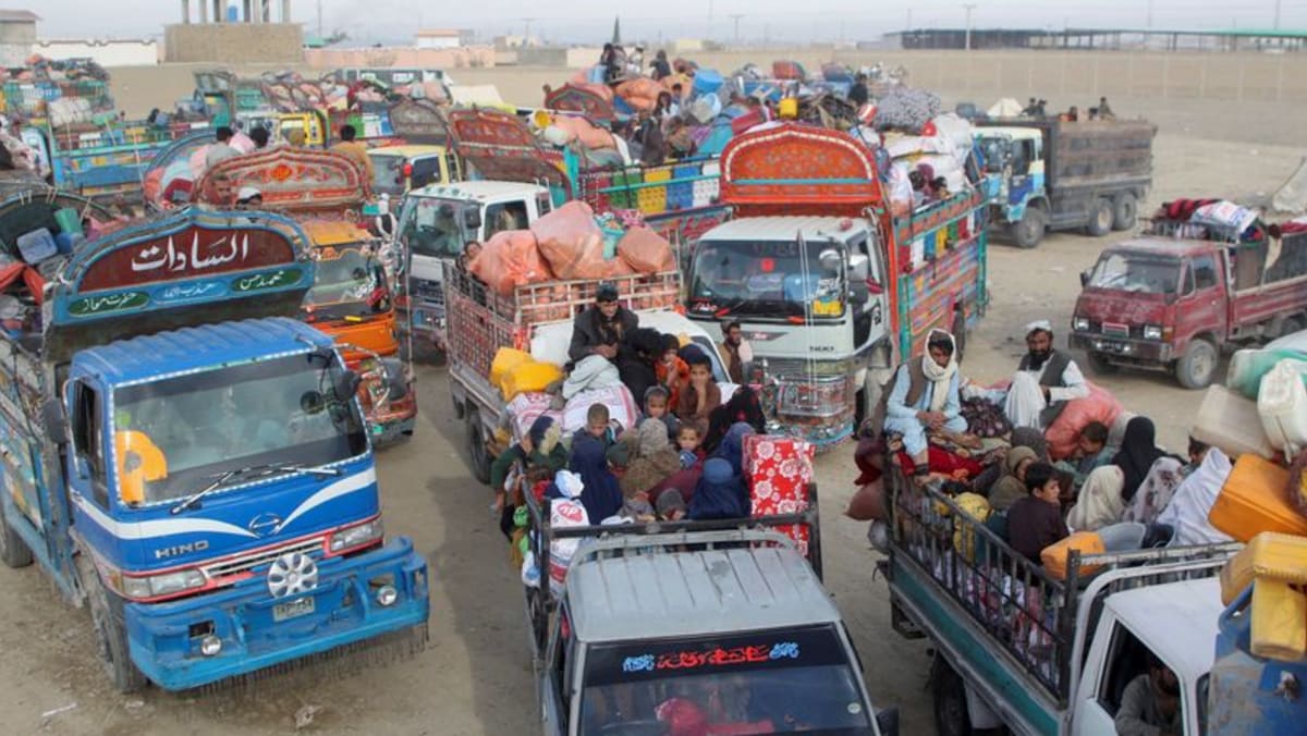 Pakistan’s top court begins hearing challenge to expulsion of Afghans Pakistan’s top court begins hearing challenge to expulsion of Afghans