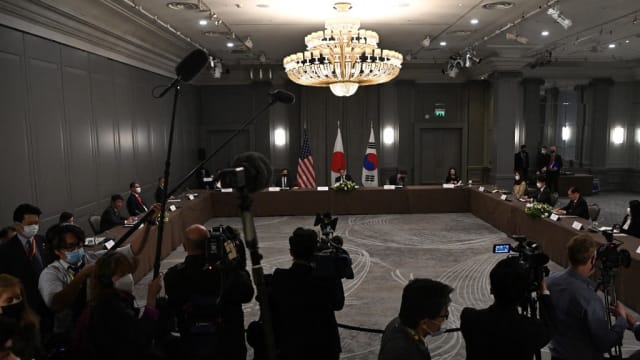 韩美日同意全面执行联合国决议