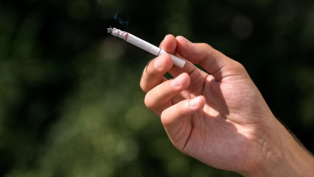 烟草消费税上调 专家：或导致更多烟民转向抽电子烟
