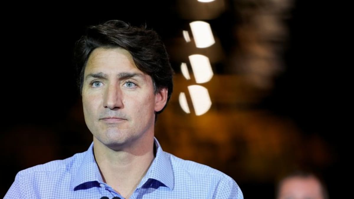 Trudeau dari Kanada, yang tertinggal dalam jajak pendapat, melakukan serangan dua minggu sebelum pemungutan suara