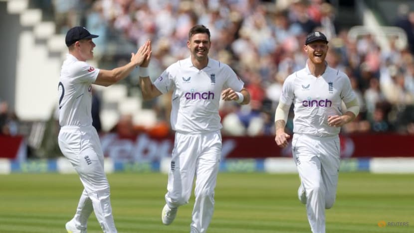 New Zealand to bat first after winning toss against England New Zealand to bat first after winning toss against England
