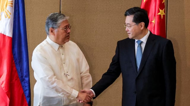 秦刚：中国愿同菲律宾合作解决分歧 维护两国关系