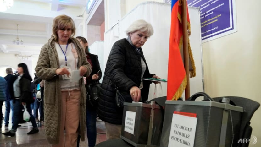 Russia replaces top general, pursues breakaway Ukraine polls Russia replaces top general, pursues breakaway Ukraine polls